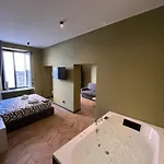 アパート George's Suite&spa With Parking