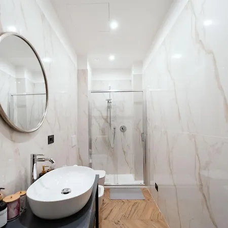 George's Suite&spa With Parking شقة كومو